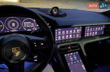 Седан Porsche Taycan 2022 в 