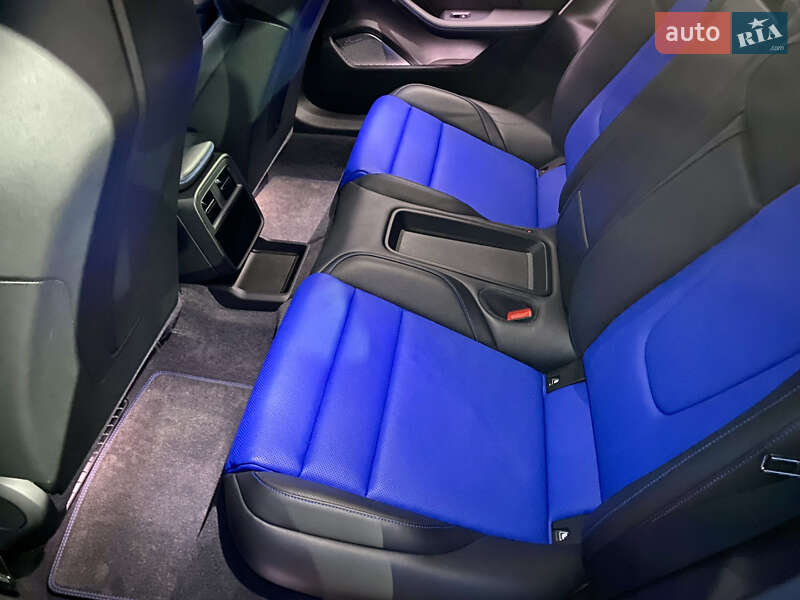 Седан Porsche Taycan 2022 в Киеве