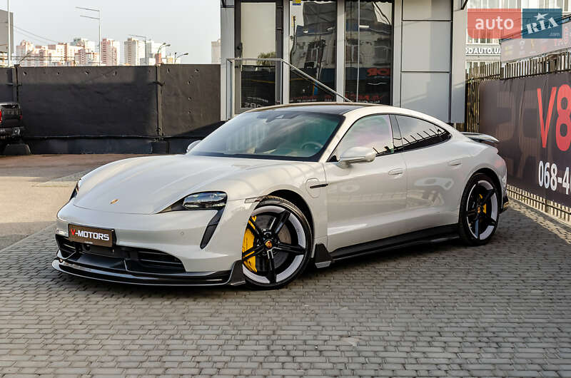 Седан Porsche Taycan 2021 в Києві