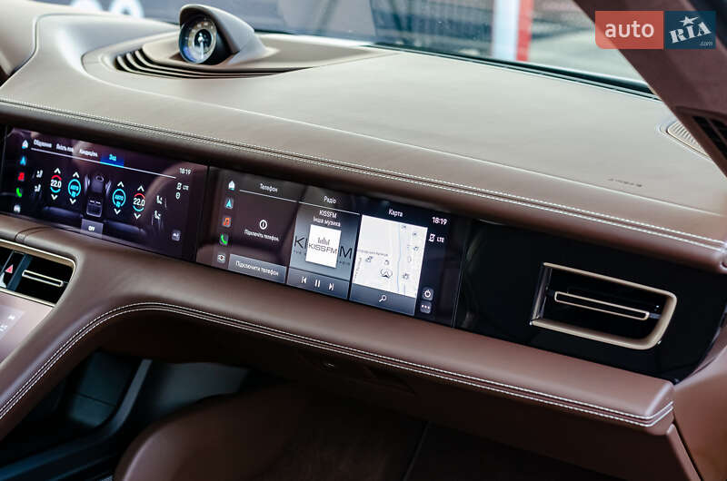 Седан Porsche Taycan 2021 в Києві