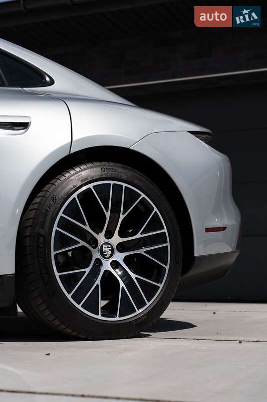 Седан Porsche Taycan 2023 в Киеве фото 8 Седан Porsche Taycan 2023 в Киеве