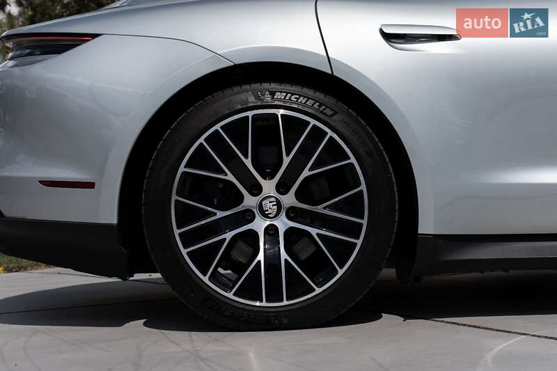 Седан Porsche Taycan 2023 в Киеве фото 6 Седан Porsche Taycan 2023 в Киеве