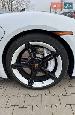 Седан Porsche Taycan 2021 в 