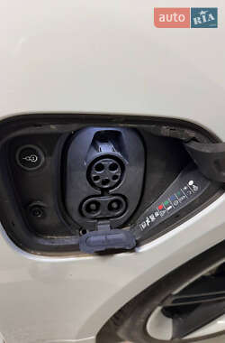 Седан Porsche Taycan 2021 в 