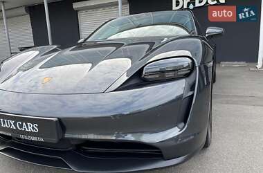Седан Porsche Taycan 2022 в 