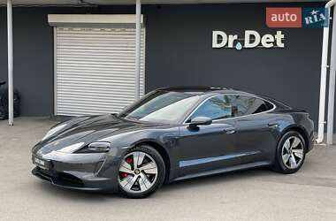 Седан Porsche Taycan 2022 в 