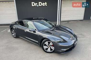 Седан Porsche Taycan 2022 в 