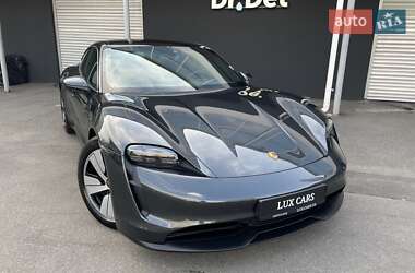 Седан Porsche Taycan 2022 в 