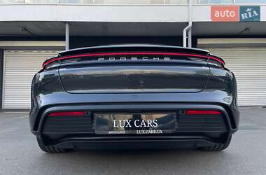 Седан Porsche Taycan 2022 в 