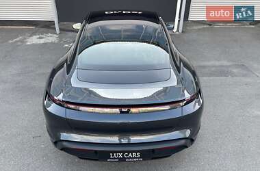Седан Porsche Taycan 2022 в 