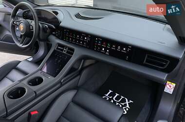Седан Porsche Taycan 2022 в 