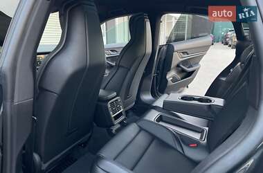 Седан Porsche Taycan 2022 в 