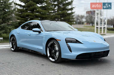 Седан Porsche Taycan 2021 в 