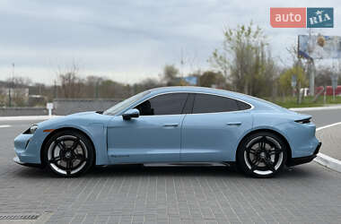 Седан Porsche Taycan 2021 в 