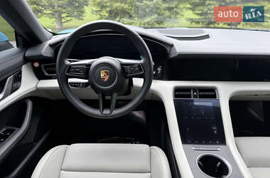 Седан Porsche Taycan 2021 в 