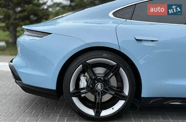 Седан Porsche Taycan 2021 в 
