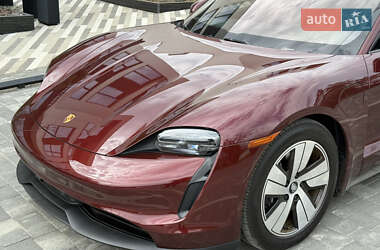 Седан Porsche Taycan 2023 в 