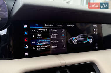Седан Porsche Taycan 2023 в 