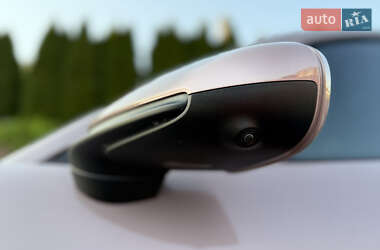 Седан Porsche Taycan 2022 в 
