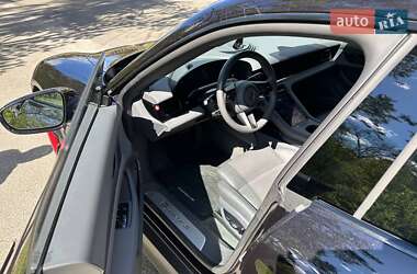 Седан Porsche Taycan 2020 в 