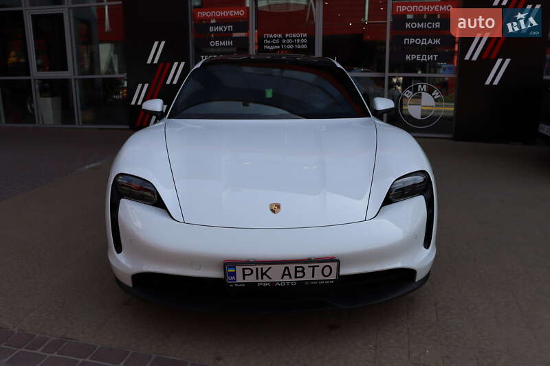 Седан Porsche Taycan 2021 в Львове