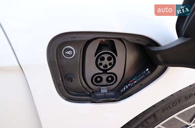 Седан Porsche Taycan 2021 в 
