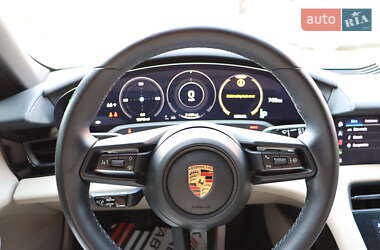 Седан Porsche Taycan 2021 в 