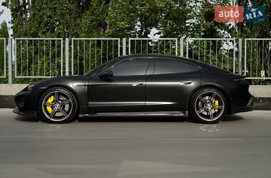 Седан Porsche Taycan 2021 в 