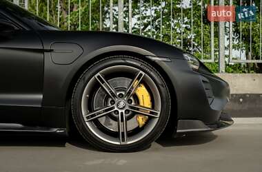 Седан Porsche Taycan 2021 в 