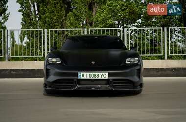 Седан Porsche Taycan 2021 в 