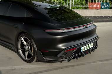 Седан Porsche Taycan 2021 в 