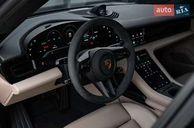 Седан Porsche Taycan 2021 в 