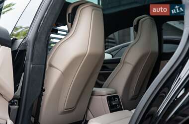 Седан Porsche Taycan 2021 в 