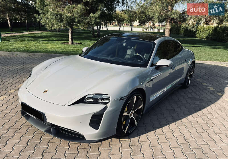 Седан Porsche Taycan 2020 в Киеве