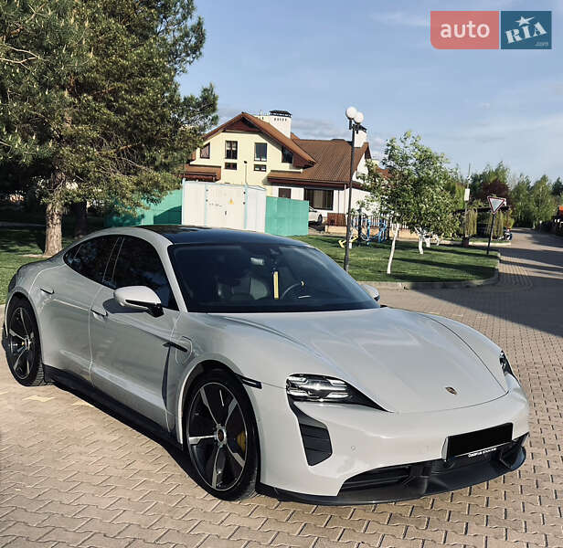 Седан Porsche Taycan 2020 в Киеве