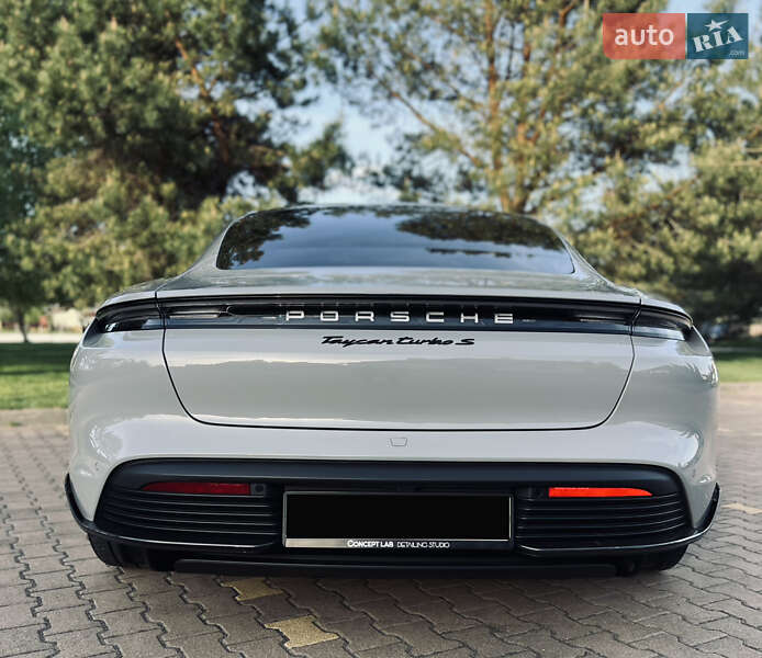 Седан Porsche Taycan 2020 в Киеве