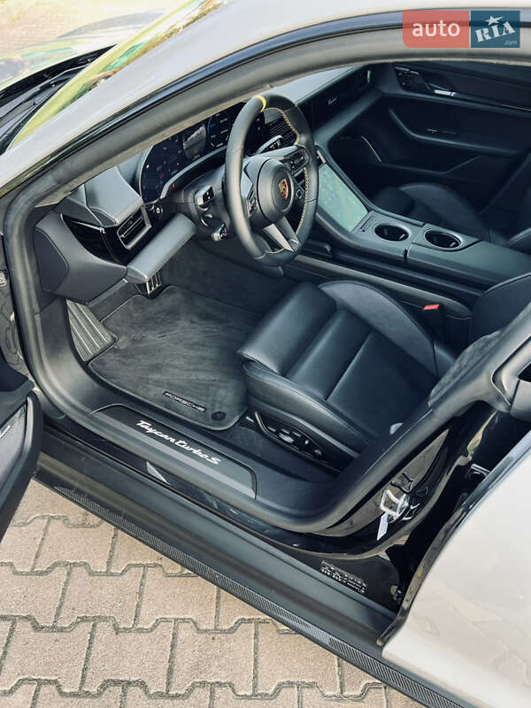 Седан Porsche Taycan 2020 в Киеве