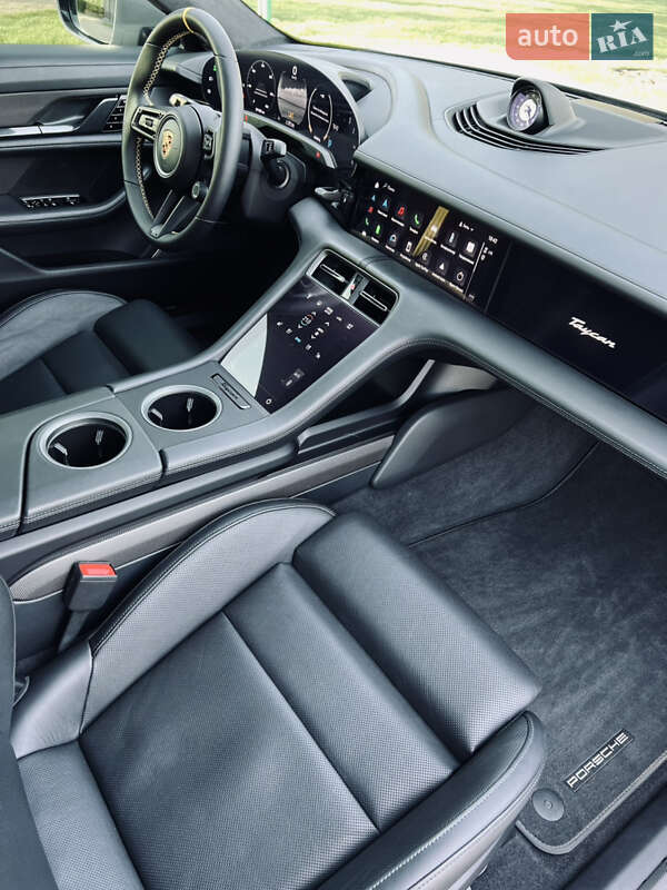 Седан Porsche Taycan 2020 в Киеве