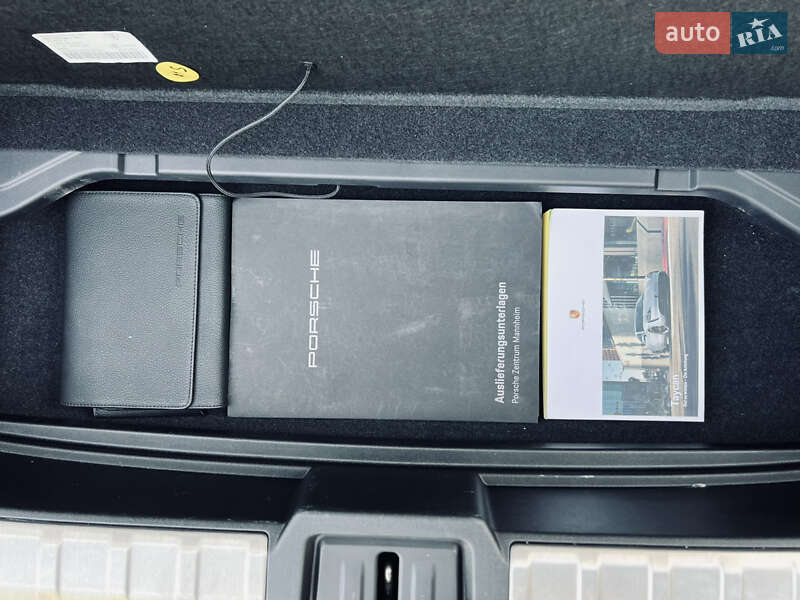 Седан Porsche Taycan 2020 в Киеве