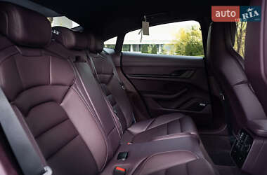 Седан Porsche Taycan 2021 в 