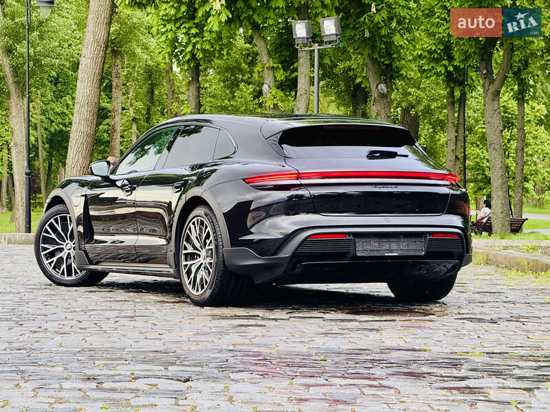 Седан Porsche Taycan 2022 в Киеве