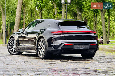 Седан Porsche Taycan 2022 в 