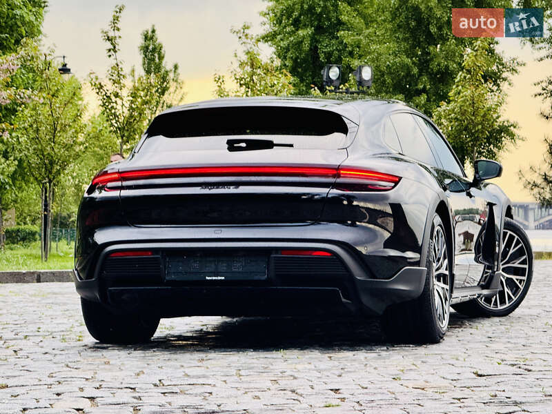 Седан Porsche Taycan 2022 в Киеве