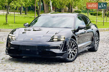 Седан Porsche Taycan 2022 в 