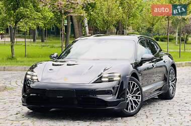 Седан Porsche Taycan 2022 в 