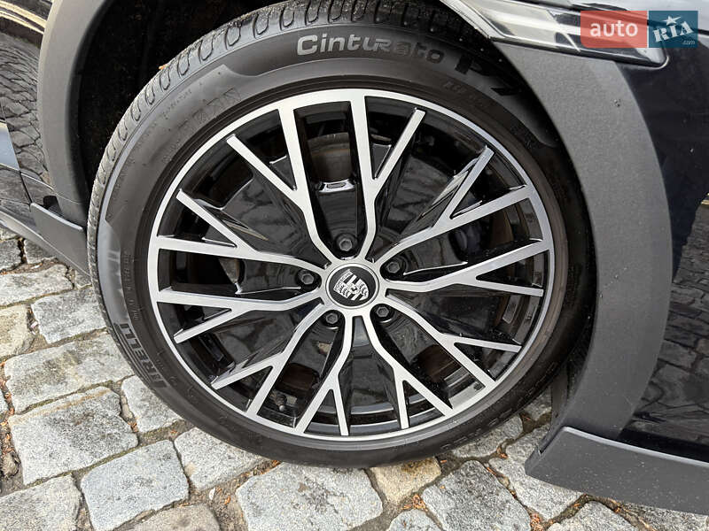 Седан Porsche Taycan 2022 в Киеве