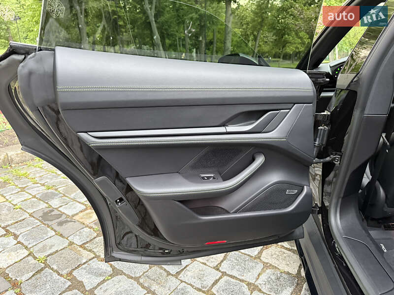 Седан Porsche Taycan 2022 в Киеве