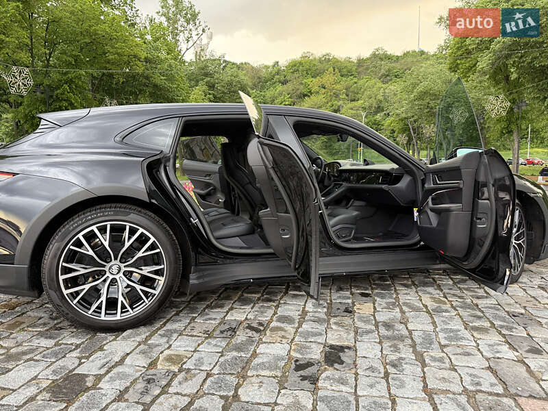 Седан Porsche Taycan 2022 в Киеве