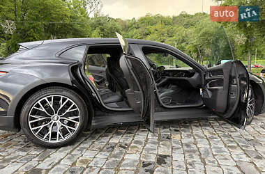 Седан Porsche Taycan 2022 в 