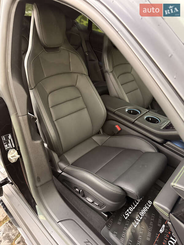 Седан Porsche Taycan 2022 в Киеве